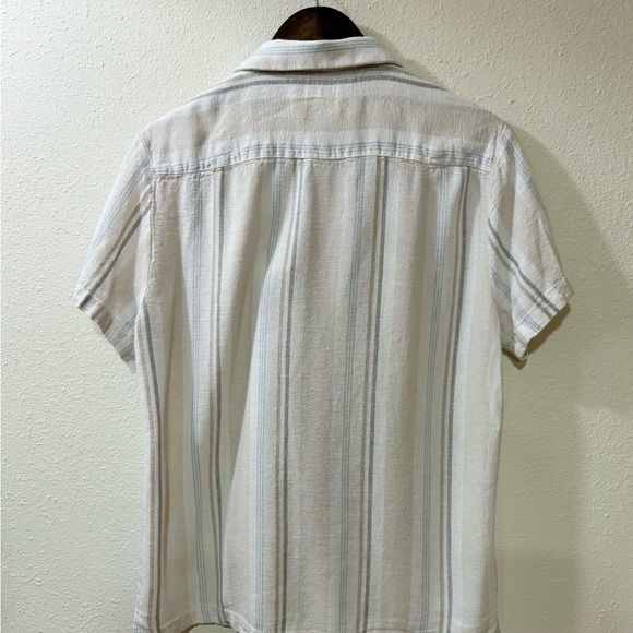 Stylish White Striped Men's Button Down Shirt - Picture 4 of 6